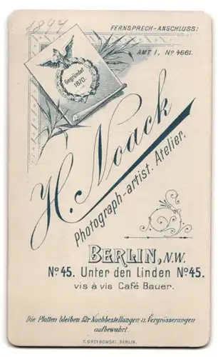 Fotografie H. Noack, Berlin, Unter den Linden 45, Brünette Dame im schwarzen Kleid