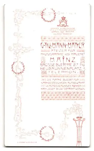 Fotografie G. Tillmann-Matter, Mainz, Grosse Bleiche 27, Mädchen im Kleid mit Matrosenmütze
