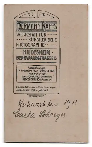 Fotografie Hermann Kapps, Hildesheim, Bernwardstr. 5, Portrait einer elegant gekleideten Dame mit Hut