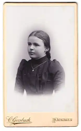 Fotografie C. Gersbach, Säckingen, Portrait hübsches Mädchen mit eleganter Halskette