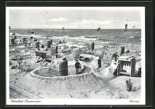 AK Travemünde, Badestrand mit Fahnen