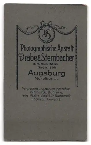 Fotografie Drabe & Sternbacher, Augsburg, Morellstrasse 27, Portrait zwei Mädchen und Junge in hübscher Kleidung