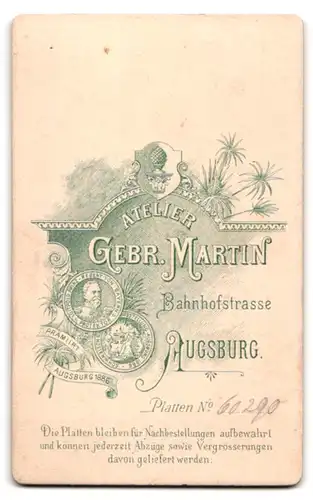 Fotografie Gebr. Martin, Augsburg, Bahnhofstrasse, Portrait süsses Kleinkind im weissen Hemd