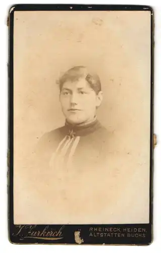 Fotografie J. Zurkirch, Rheineck, Portrait junge Dame mit zurückgebundenem Haar