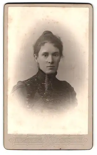 Fotografie Ernst Scheufler, Stuttgart, Neckarstrasse 84, Portrait junge Dame mit Hochsteckfrisur