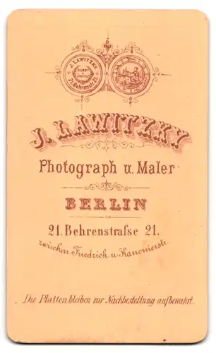 Fotografie J. Lawitzky, Berlin, Behrenstrasse 21, Portrait Herr im Anzug mit gestylten Haaren