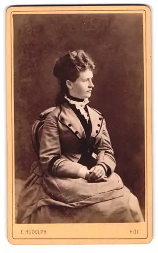 Fotografie E. Rudolph, Hof, Marien-Strasse 695, bürgerliche Dame mit toupierten Haaren