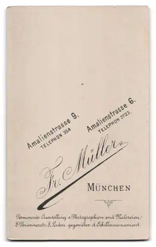 Fotografie Fr. Müller, München, Amalienstrasse 9, feiner Bürgerlicher mit offenem Jackett