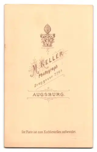 Fotografie M. Keller, Augsburg, Zeuggasse 226b, Portrait Dame im Biedermeierkleid mit Schleife
