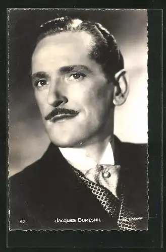 AK Schauspieler Jacques Dumesnil in Anzug und Krawatte