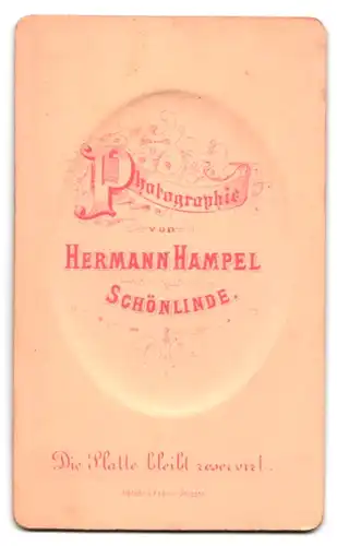 Fotografie H. Hampel, Schönlinde, Portrait Dame mit Haarnetz im schwarzen Kleid