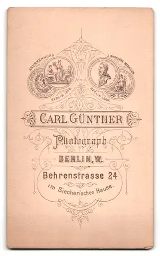 Fotografie Carl Günther, Berlin, Behrenstr. 24, Dame mit Dutt im Profil