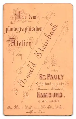 Fotografie Oswald Steinbach, Hamburg-St. Pauli, Spielbudenplatz 24, hübsche junge Dame im gestreiften Kleid