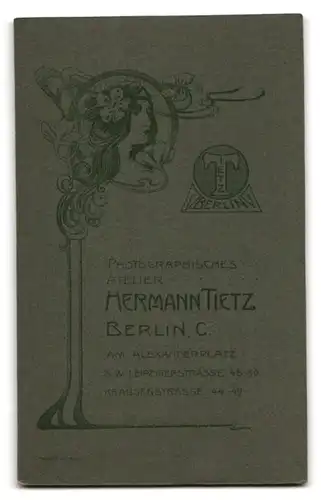 Fotografie Hermann Tietz, Berlin, Krausenstr. 44-49, Edeldame mit Hut & Pelzboa