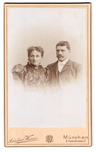 Fotografie Adalbert Werner, München, Elisenstrasse 7, Ehepaar in eleganter Kleidung
