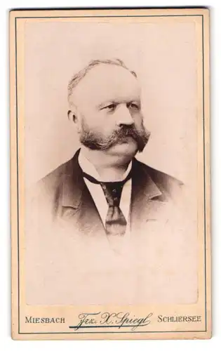 Fotografie F. X. Spiegel, Miesbach, Älterer Mann im Anzug mit Franz Joseph-Bart