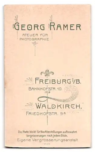 Fotografie Georg Ramer, Freiburg i. B., Bahnhofstr. 10, Portrait Herr im Anzug mit Krawatte