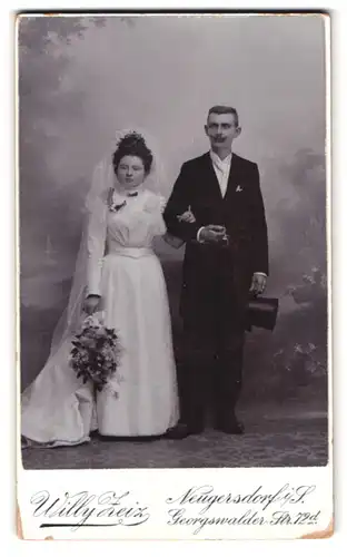 Fotografie Willy Zeiz, Neugersdorf, Georgswalder-Str. 72d, Frischvermähltes Hochzeitspaar mit Brautstrauss