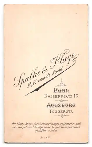 Fotografie Spalke & Kluge, Bonn, Kaiserplatz 16, Portrait Junger Mann im Anzug mit Krawatte