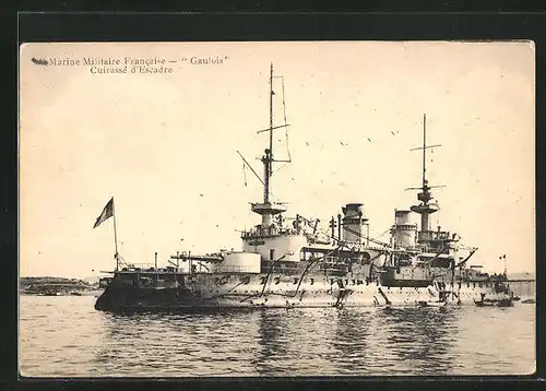 AK Kriegsschiff Gaulois im Hafen