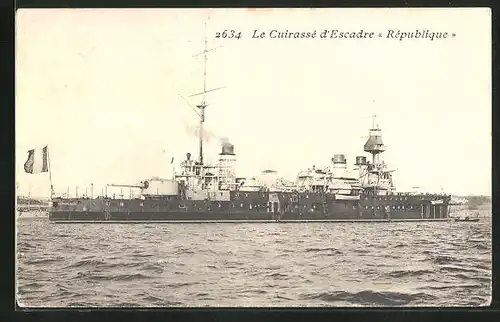 AK Kriegsschiff République vor der Küste
