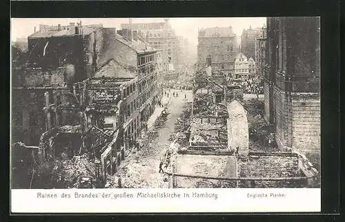 AK Hamburg-Neustadt, Ruinen des Brandes der grossen Michaeliskirche, Strasse Englische Planke aus der Vogelschau