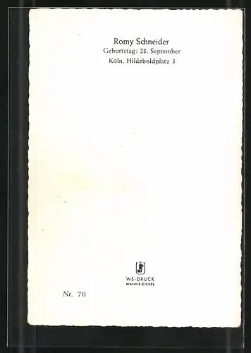 AK Schauspielerin Romy Schneider in die Kamera lächelnd