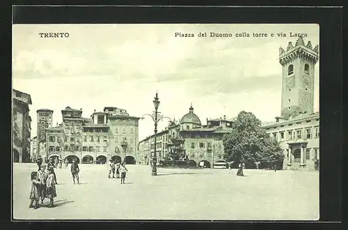 AK Trento, Piazza del Duomo colla torre e via Larga