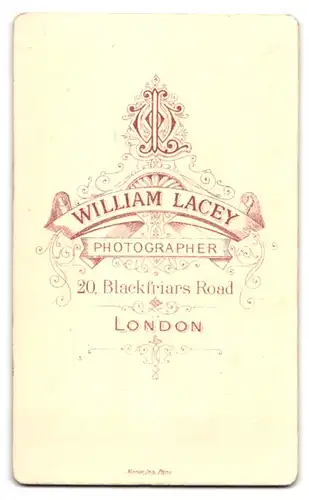 Fotografie William Lacey, London, 20 Blackfriars Road, Portrait charmanter junger Mann mit Schnurrbart