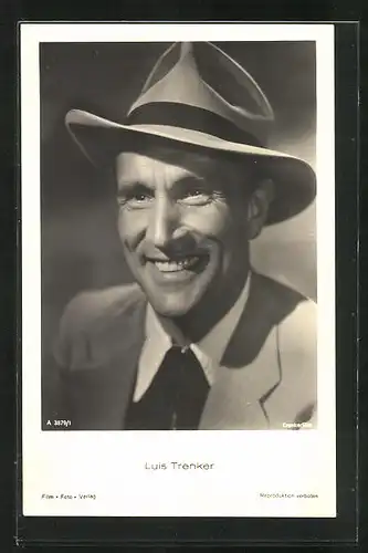 AK Schauspieler Luis Trenker im Anzug mit Hut porträtiert