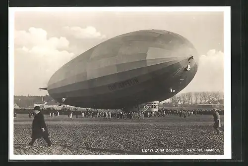 AK Luftschiff LZ 127 Graf Zeppelin nach der Landung