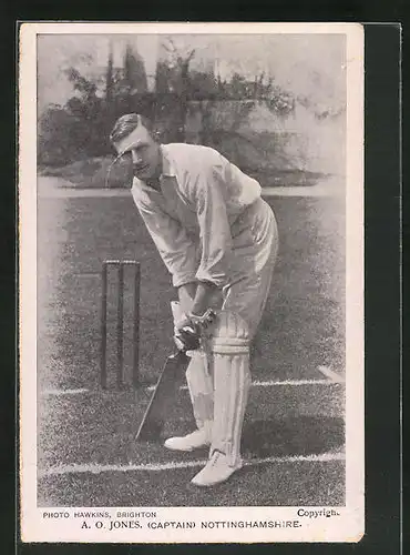 AK Cricket Spieler A. O. Jones (Captain) auf dem Spielfeld