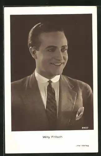 AK Schauspieler Willy Fritsch im Anzug mit Krawatte