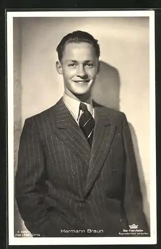 AK Schauspieler Hermann Braun im Anzug mit Krawatte