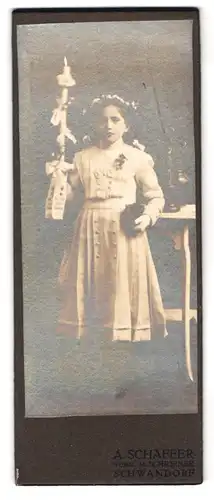 Fotografie A. Schaffer, Schwandorf, Portrait junges Mädchen im weissen Kleid mit Kerze