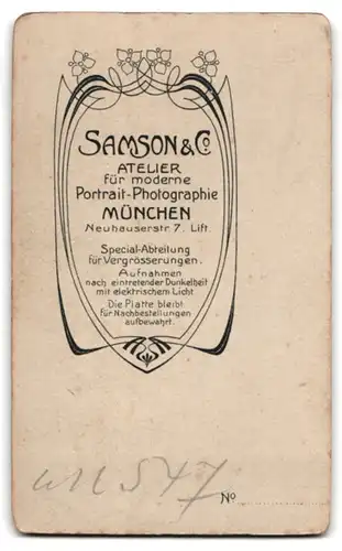 Fotografie Samson & Co., München, Neuhauserstrasse 7, Portrait junger Mann im Anzug mit Schlips