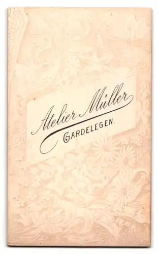 Fotografie Atelier Müller, Gardelegen, Portrait Mann im Anzug mit Schnauzer