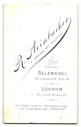 Fotografie R. Steinbacher, Salzwedel, Neuperver-Strasse 38, hübsche junge Dame in weissen Puffärmelkleid