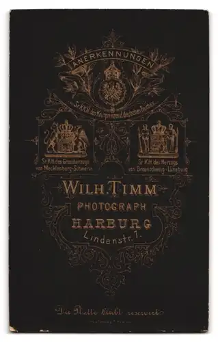 Fotografie Wilh. Timm, Harburg, Lindenstr. 7, Portrait Mann im dunklen Anzug mit Bürstenhaarschnitt