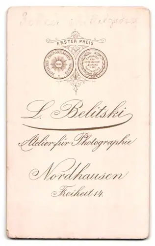 Fotografie L. Belitski, Nordhausen, Freiheit 14, Portrait Mädchen im festlichen Kleid