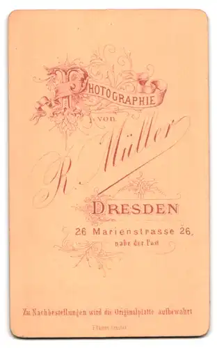 Fotografie R. Müller, Dresden, Marienstrasse 26, Portrait eleganter Herr im feinen Zwirn