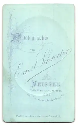 Fotografie E. Schroeter, Meissen, Obergasse 597, Portrait Mädchen mit geflochtenem Haar