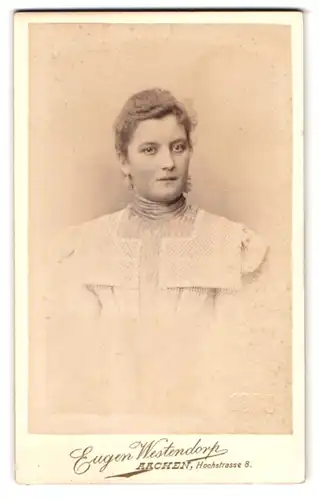 Fotografie Eugen Westendorp, Aachen, Hochstr. 8, Portrait Dame im Festtagskleid