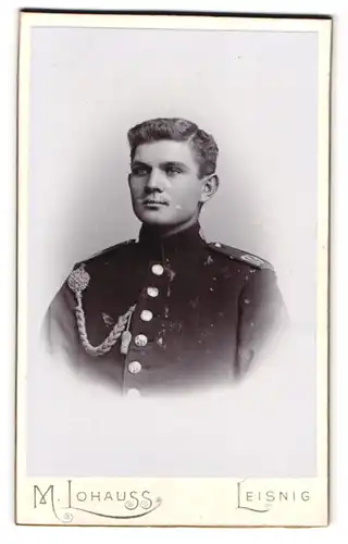 Fotografie Max Lohauss, Leisnig, Colditzerstr., Portrait Soldat in Uniformmit Schützenschnur & Schulterstück Rgt. 179
