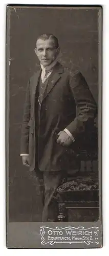 Fotografie Otto Weirich, Eisenach, Neuestr. 2, junger Mann im eleganten Anzug