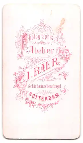 Fotografie J. Baer, Rotterdam, Schiedamsche Singel 55, Mutter festlich gekleidet mit Baby im Taufkleid