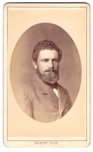 Fotografie Robert Eich, Dresden, Pragerstr. 38, Portrait Herr mit Locken & Vollbart