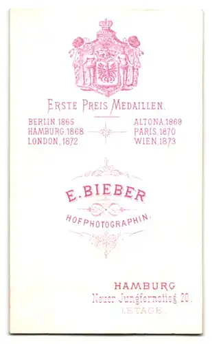 Fotografie E. Bieber, Hamburg, Neuer Jungfernstieg 20, Portrait Mädchen mit Anhänger