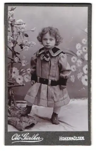 Fotografie Otto Günther, Hohenmölsen, Badergasse, Portrait kleines Mädchen im modischen Kleid