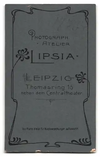 Fotografie Atelier Lipsia, Leipzig, Thomasring 15, Portrait Soldat in Uniform mit Schirmmütze